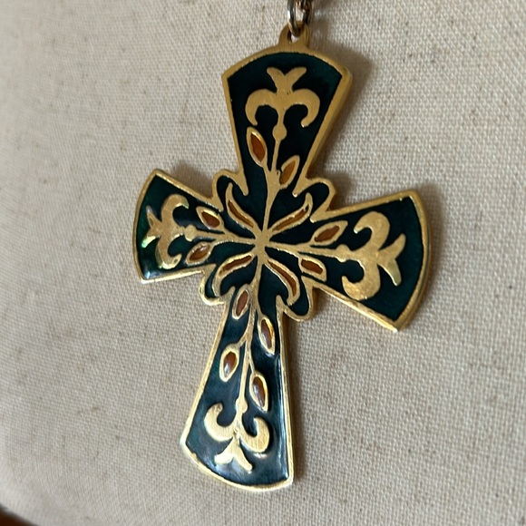 Vintage Victorian Style Pendant Cross - Picture 3 of 9